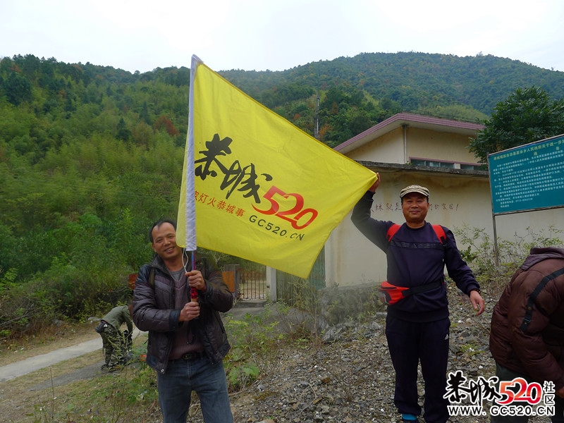 那山，那水，那黄色的草原，还有我们520旗子！（燕子山）53 / 作者:红日叔叔 / 帖子ID:6015