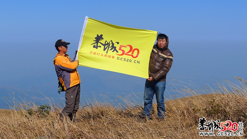 那山，那水，那黄色的草原，还有我们520旗子！（燕子山）522 / 作者:红日叔叔 / 帖子ID:6015