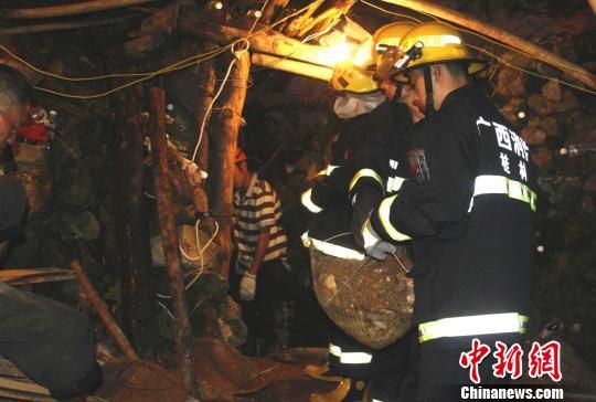 广西恭城非法采矿点因强降雨塌方  被困矿工全部获救(最新消息更新中)58 / 作者:天冰/tp / 帖子ID:16495