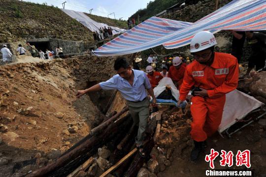 广西恭城非法采矿点因强降雨塌方  被困矿工全部获救(最新消息更新中)230 / 作者:天冰/tp / 帖子ID:16495