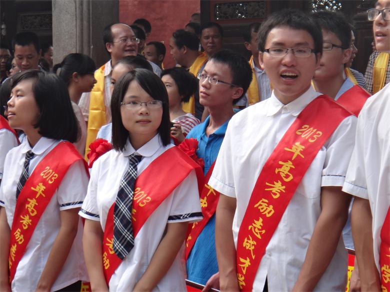 今天恭城中学的学子在孔庙举行祭孔仪式591 / 作者:风姐 / 帖子ID:94116