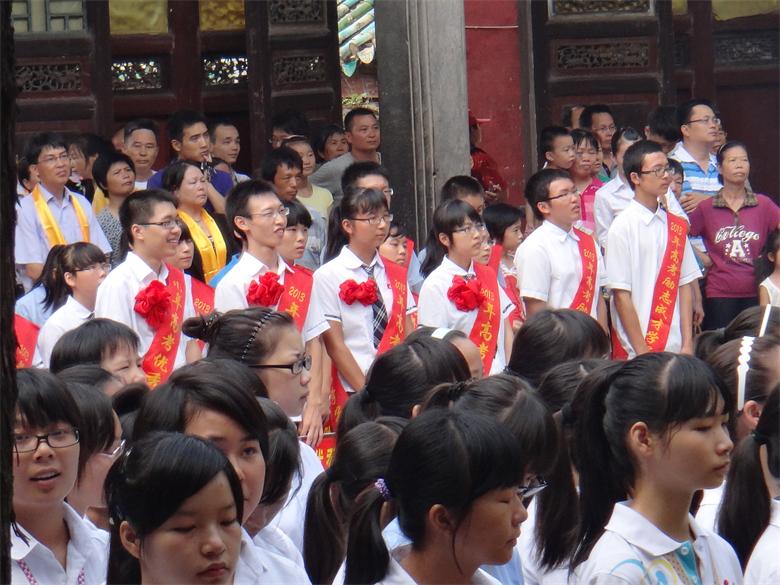 今天恭城中学的学子在孔庙举行祭孔仪式549 / 作者:风姐 / 帖子ID:94116