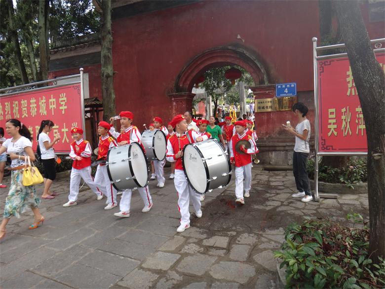 今天恭城中学的学子在孔庙举行祭孔仪式104 / 作者:风姐 / 帖子ID:94116