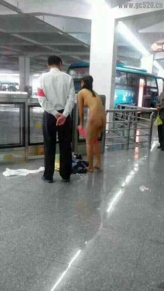 江苏宜兴汽车站因为男朋友要走而一件件的脱光550 / 作者:希灵容梅 / 帖子ID:105703