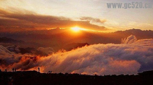 走过大山，穿过河流…看日出，那一缕缕阳光穿透云层…449 / 作者:建筑19551213 / 帖子ID:105852