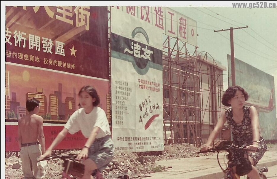 二十世纪九十年代桂林街头美女742 / 作者:奇葩处处有 / 帖子ID:105926