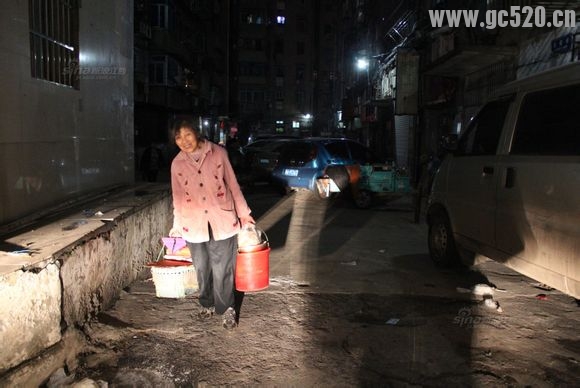 南昌老奶奶卖小吃1毛钱1串，20多年未涨价“挣一点就够460 / 作者:猫小萌 / 帖子ID:106034