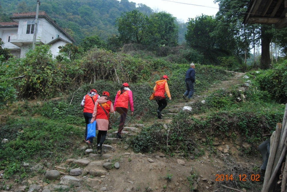 恭城义工协会：国际助残日 冒雨乡间送慰问940 / 作者:北辰 / 帖子ID:106377