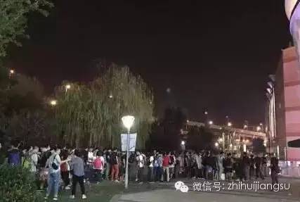 我的天！男友不买6S，女子当街脱光哭闹！这年头什么人都有...534 / 作者:恭城520小奈姐姐 / 帖子ID:127727