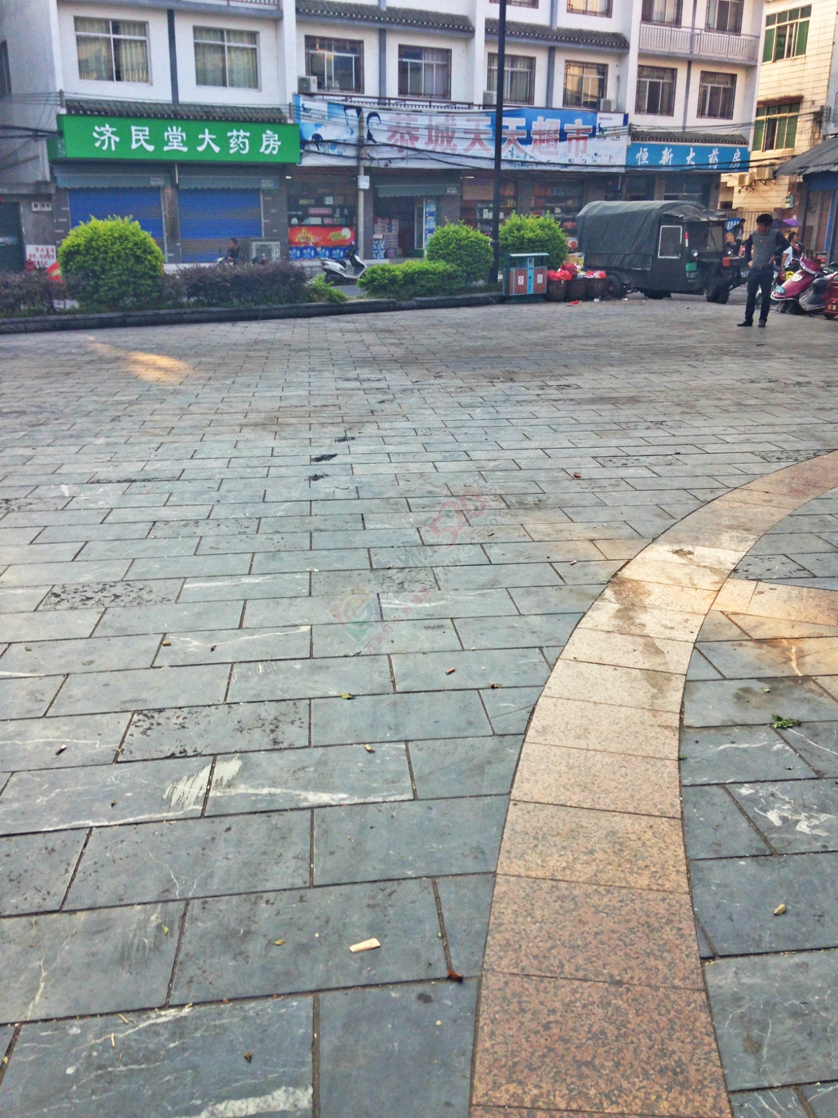 昔日的小广场如今已成了“垃圾堆”730 / 作者:恭城520小奈姐姐 / 帖子ID:128568