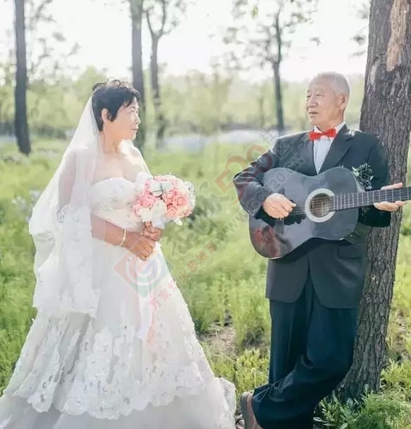 时隔70年，同一个地点，还是你和我一起拍婚纱，瞬间哭成狗！129 / 作者:分叉路口 / 帖子ID:159367