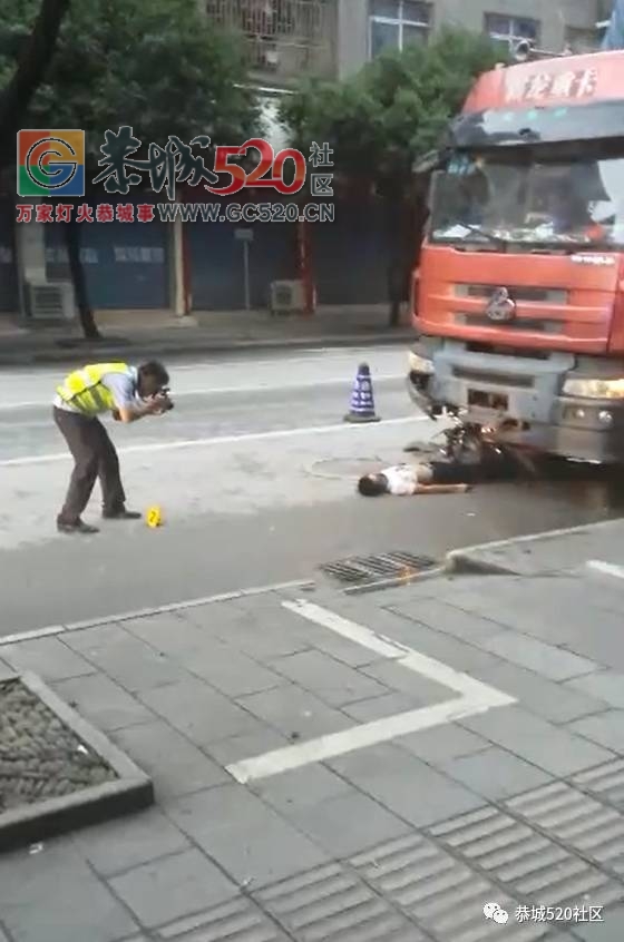 今晨恭城防疫站附近一男子骑摩托车撞上一辆停在路边的大货车，骑摩托男子当场身亡！746 / 作者:社区小编 / 帖子ID:233467
