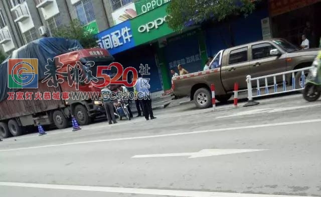 今晨恭城防疫站附近一男子骑摩托车撞上一辆停在路边的大货车，骑摩托男子当场身亡！54 / 作者:社区小编 / 帖子ID:233467