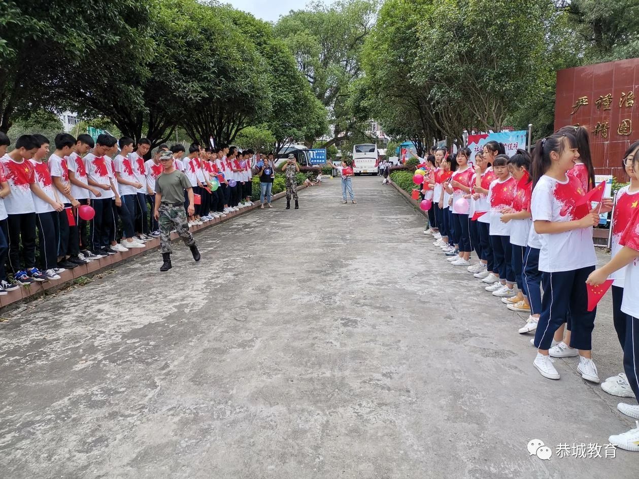 扬帆起航  向梦想进军：栗木高中高三学子奔赴高考考点415 / 作者:论坛小编04 / 帖子ID:273797