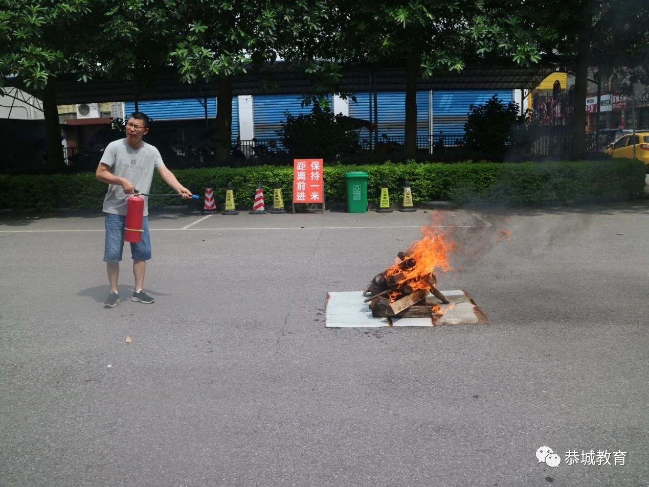 关注消防  防患未然：县城三小开展灭火演练培训60 / 作者:论坛小编04 / 帖子ID:273840