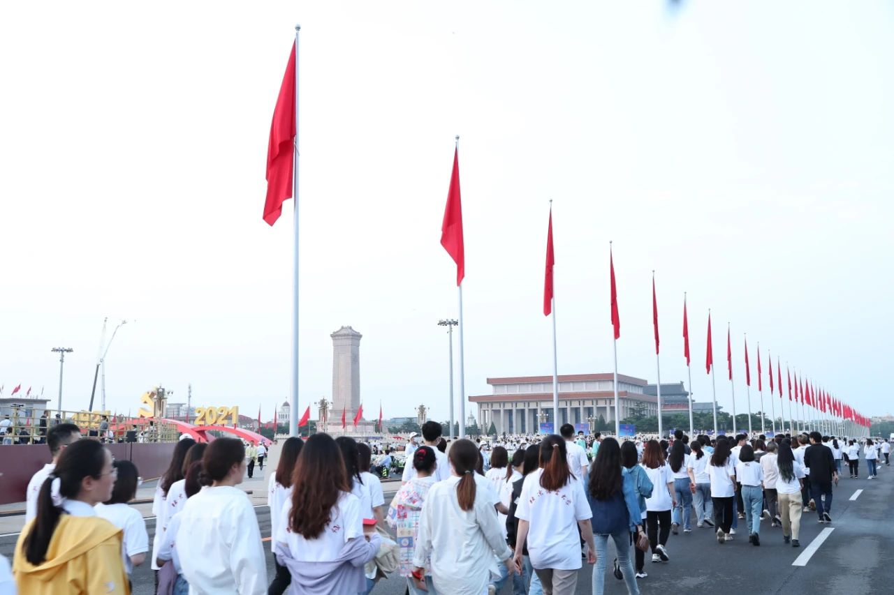 这就是今天早上的天安门广场！671 / 作者:登山涉水 / 帖子ID:286667