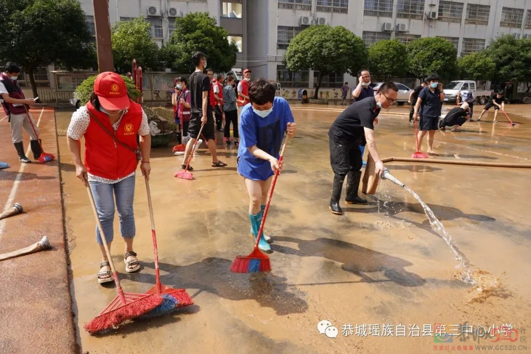 恭城瑶族自治县县城三小有序开展“6.22”洪水灾后重建188 / 作者:论坛小编01 / 帖子ID:296676