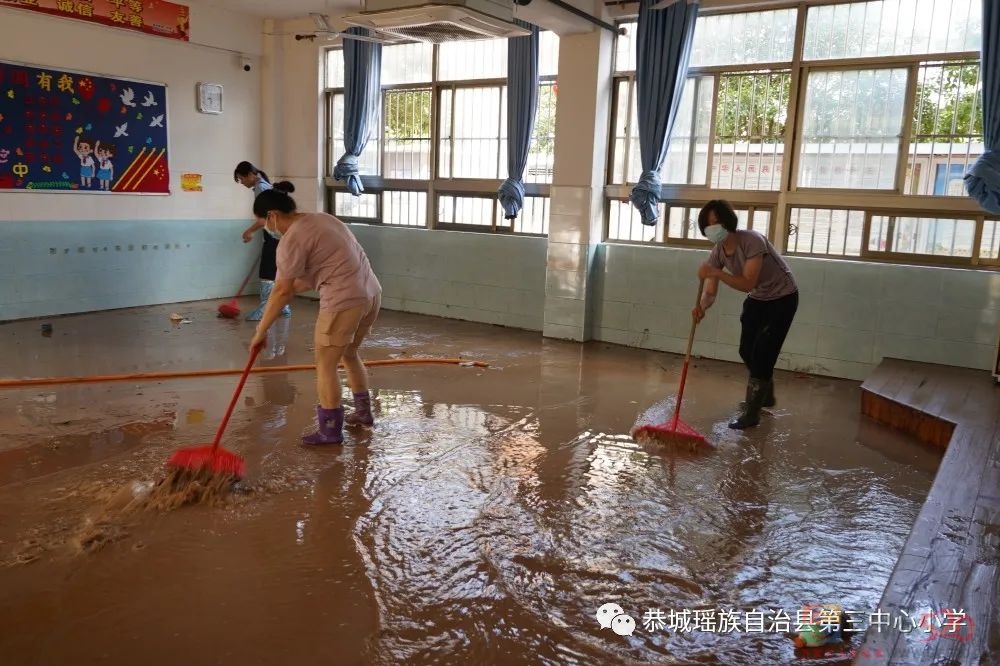 恭城瑶族自治县县城三小有序开展“6.22”洪水灾后重建548 / 作者:论坛小编01 / 帖子ID:296676