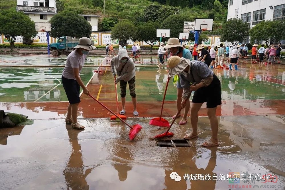 恭城瑶族自治县县城三小有序开展“6.22”洪水灾后重建265 / 作者:论坛小编01 / 帖子ID:296676