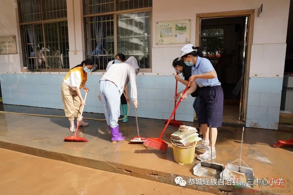 恭城瑶族自治县县城三小有序开展“6.22”洪水灾后重建715 / 作者:论坛小编01 / 帖子ID:296676