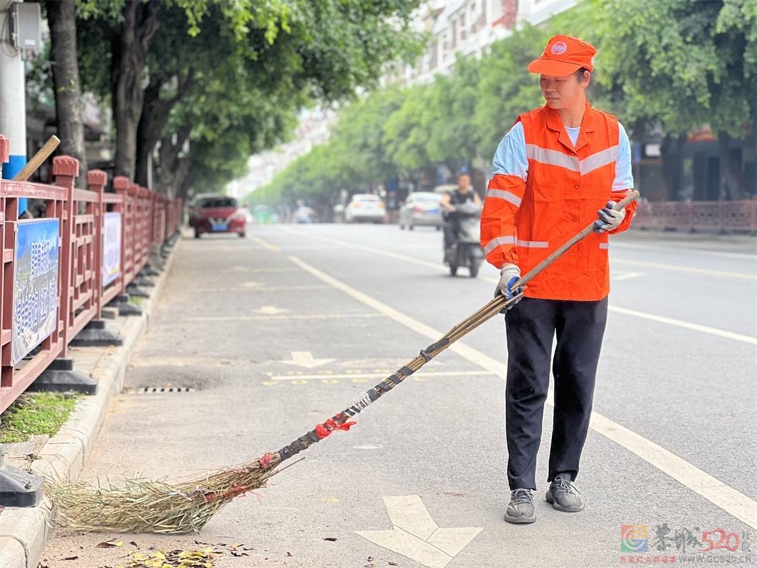 恭城女环卫工人拾金不昧，获巾帼建功标兵称号295 / 作者:论坛小编01 / 帖子ID:306449