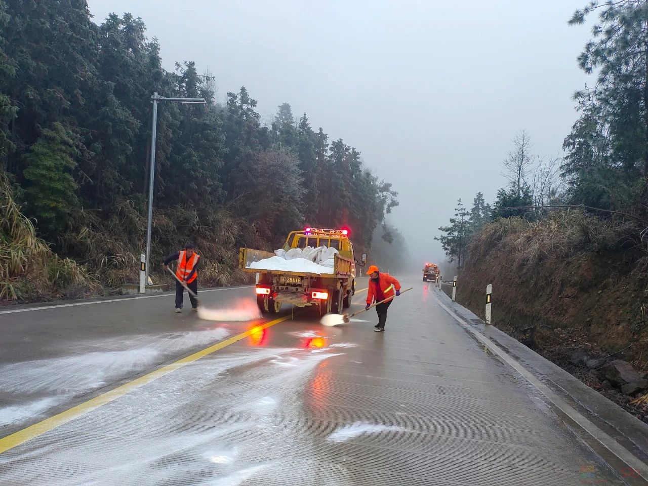 迎寒而上，恭城公路养护中心抗冰保畅集结号已吹响256 / 作者:论坛小编01 / 帖子ID:313817