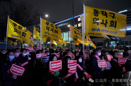 韩国政府与医生彻底决裂？或强迫罢工医生服兵役，2万医生将上街：破罐破摔病人死就死！868 / 作者:放眼看世界 / 帖子ID:313961