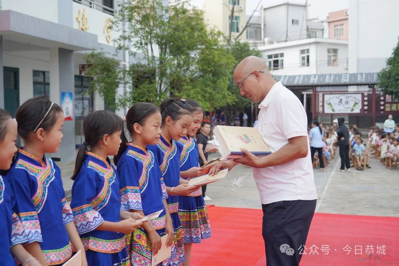 恭城：开学第一课“法治护航助成长 绿色阅读伴我行”974 / 作者:论坛小编01 / 帖子ID:316875