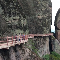 资源旅游景区:八角寨，天门山，辣椒峯。